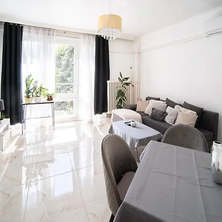 Hungaria Charm 4ppl Wifi Tv Ac דירה Pusztavacs